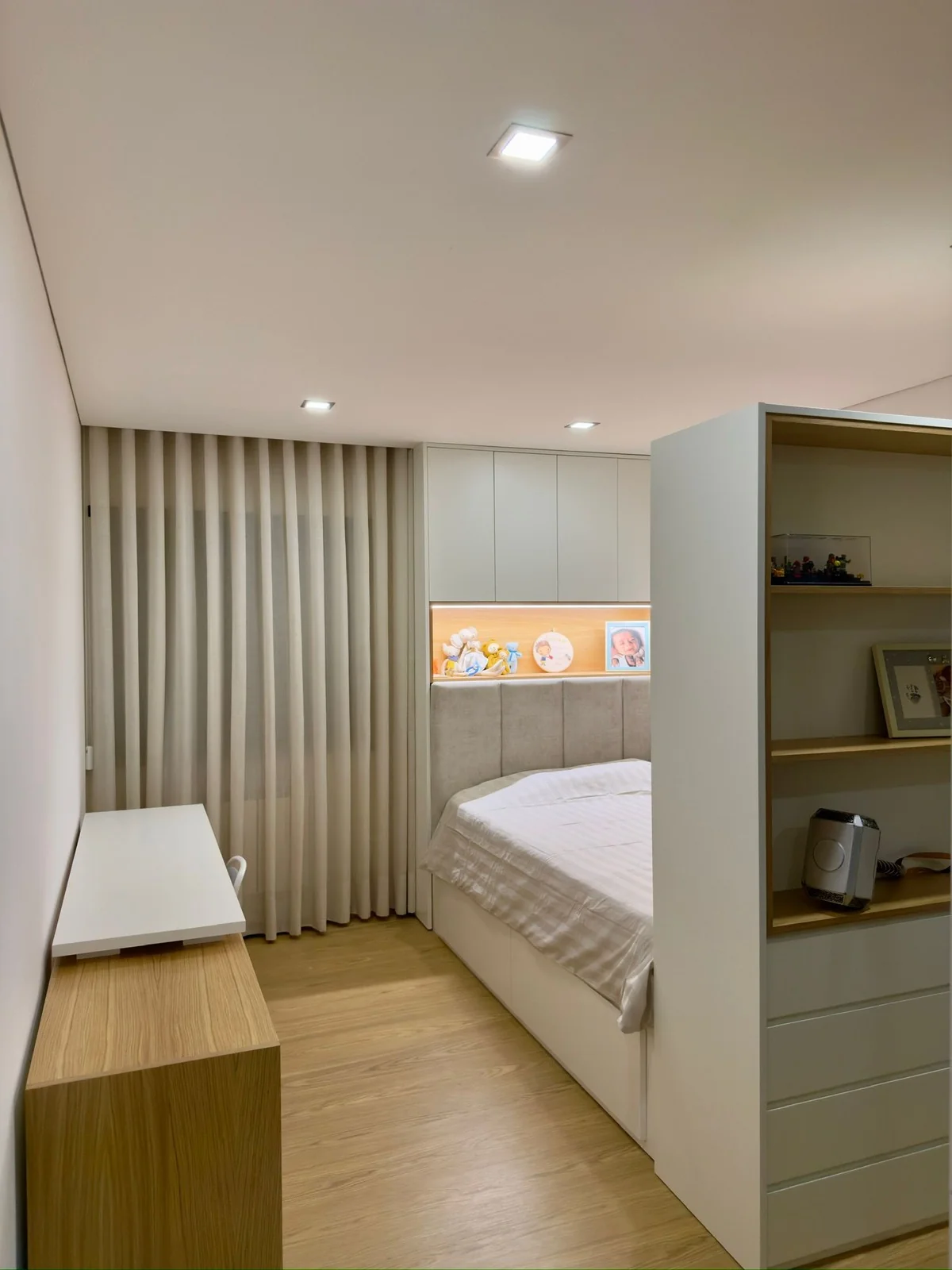 Chambre avec rangements et mobilier sur mesure — projet NC DECO